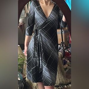 BCBGMaxAzria Paris Black & Baby Blue Geometric 3/4 Sleeve Wrap Dress - Large